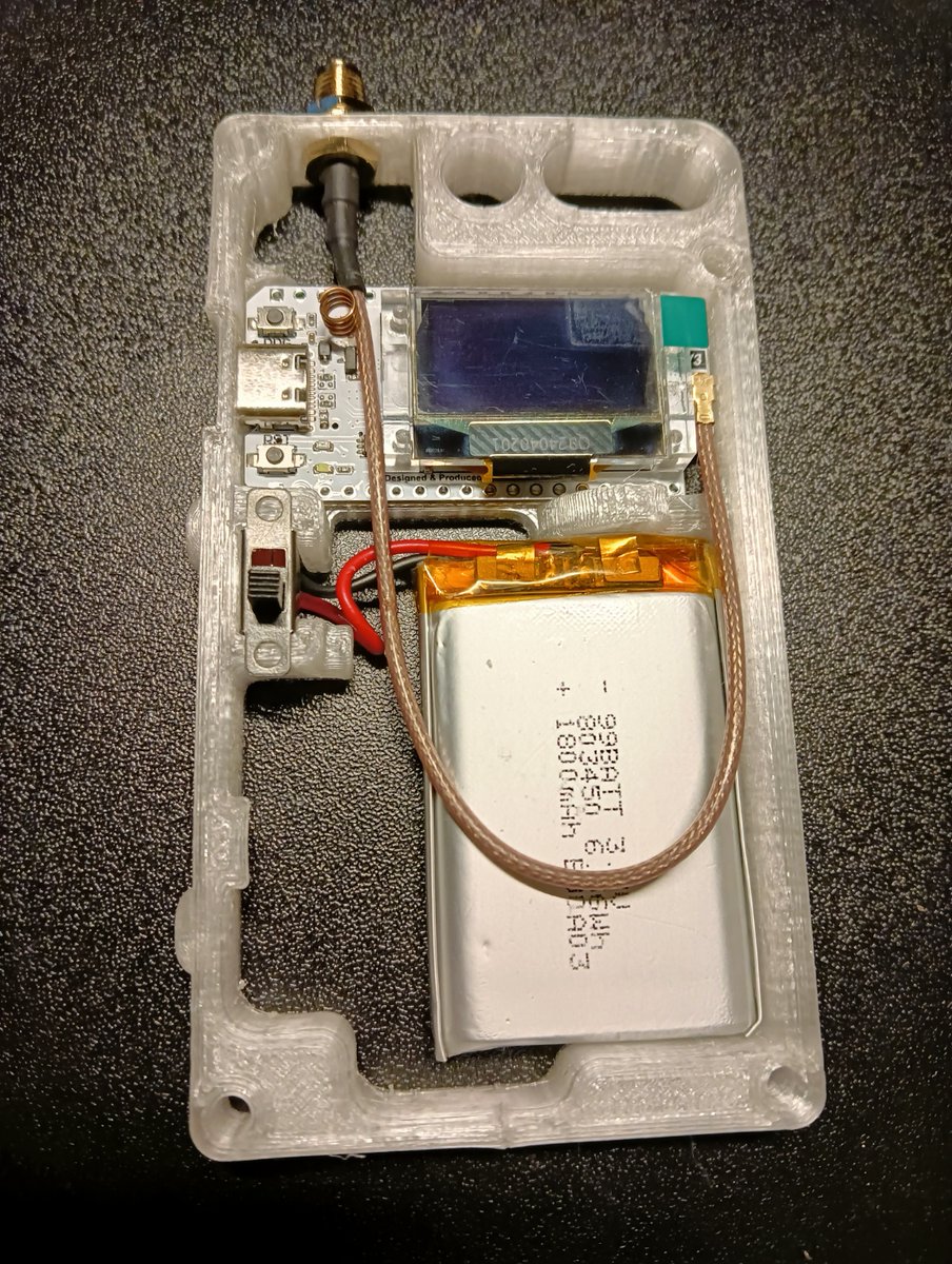 Chv7238's tweet photo. Nodo Meshtastic portátil terminado, a por el nodo fijo autónomo.
#meshtastic #iot #lora32 #heltec #868mhz #radioaficionados #hamradio #lora #heltecv3 #radioaficion #radioamateur #aprs https://t.co/tnPXZAgRkR