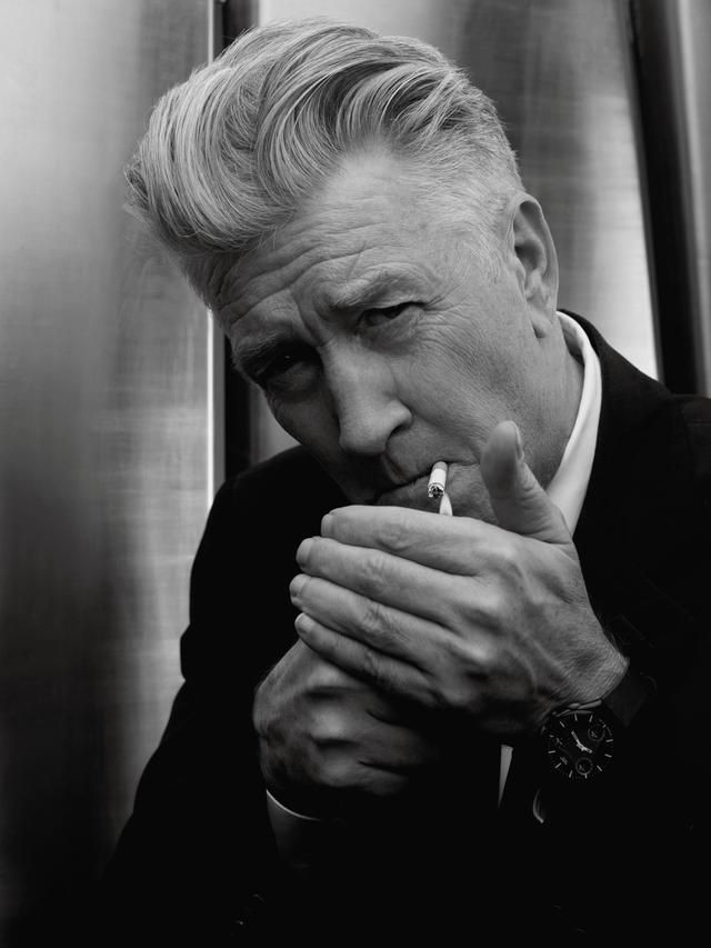 Tomorrow I wake up and know that in another timeline or parallel dimension David Lynch is still alive in my most wonderful scariest dreams 🥀