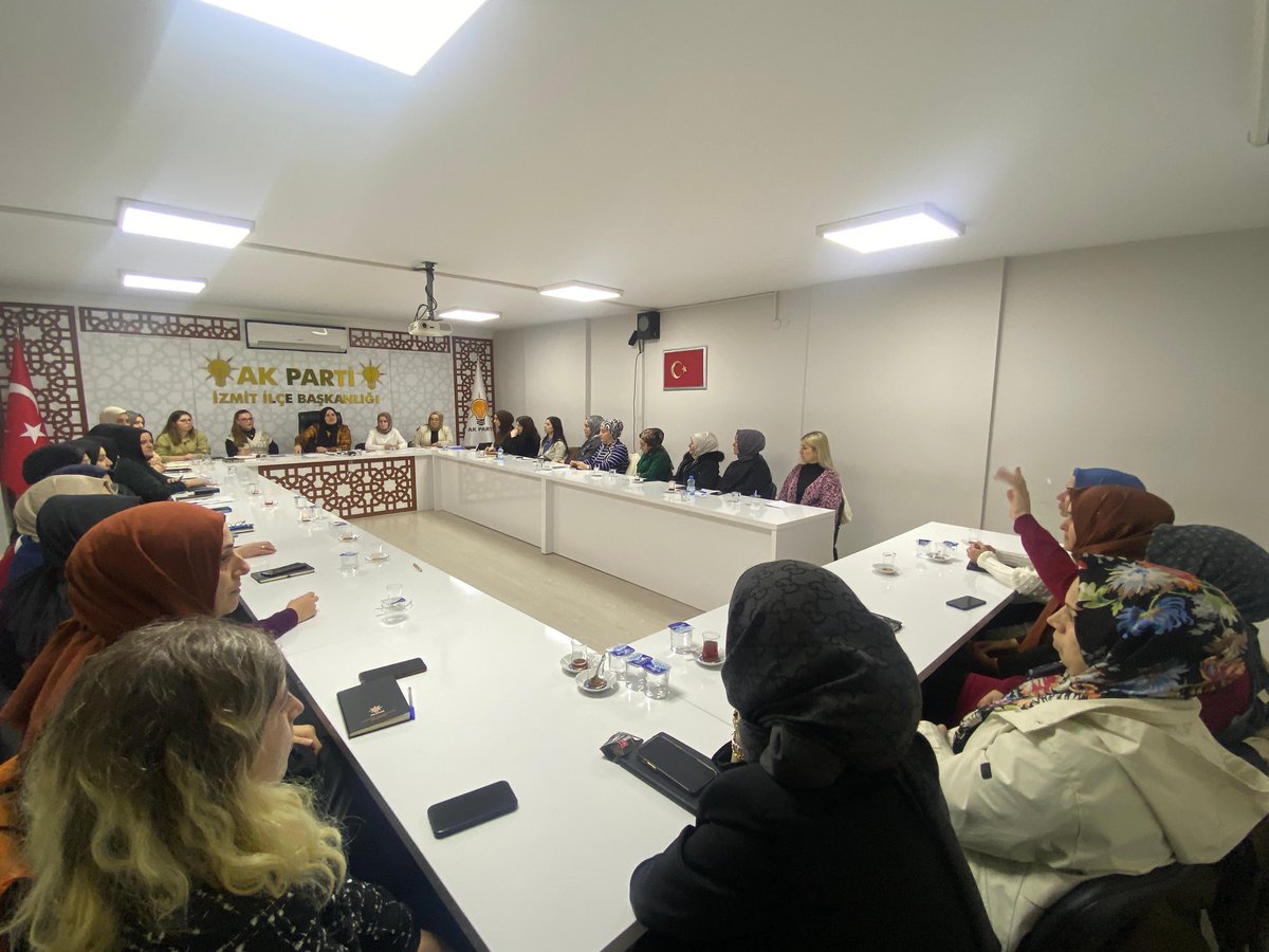 AK Kadın İzmit (@akkadinizmit41) on Twitter photo Haftalık olağan yönetim kurulu toplantımızı; İlçe Kadın Kolları Başkanımız @pinaratabaay başkanlığında gerçekleştirdik.
<a href="/aysekesir/">Ayşe Keşir 🇹🇷🇹🇷🇹🇷</a>
<a href="/yyaseminozdemir/">Yasemin Özdemir 🇹🇷🇹🇷🇹🇷</a> Haftalık olağan yönetim kurulu toplantımızı; İlçe Kadın Kolları Başkanımız @pinaratabaay başkanlığında gerçekleştirdik.
<a href="/aysekesir/">Ayşe Keşir 🇹🇷🇹🇷🇹🇷</a>
<a href="/yyaseminozdemir/">Yasemin Özdemir 🇹🇷🇹🇷🇹🇷</a>