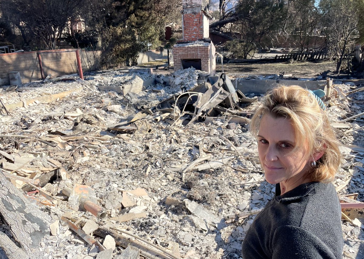 "In our disembodied state, we forget that not everything can be stored on the cloud or ordered online with overnight delivery."
My latest dispatch about #LosAngelesFires. 
theunspeakablepodcast.com/p/los-angeles-…