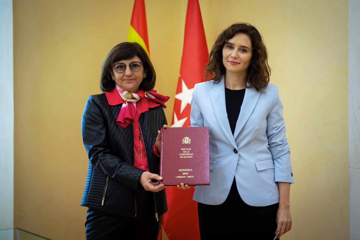 <a href="/Vayapintatiene/">Juls</a> Una fiscal, una colegui siempre viene bien .....