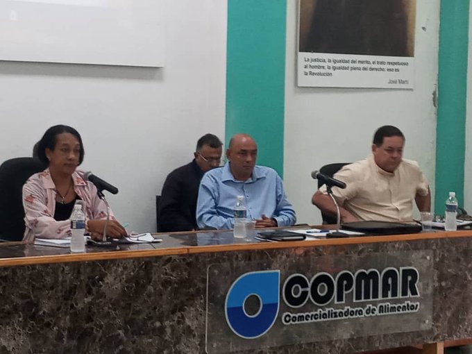 Mayda Campos (@maydacampos2) on Twitter photo Alberto López Díaz, Ministro del MINAL, presidió la discusión de los resultados de las verificaciones fiscales realizadas a las Empresas de Aceite Santiago, Cubana del Pan y Molinera como parte del cumplimiento de objetivos de trabajo para el año 2025. <a href="/AlbertoLopezcu/">Alberto López Díaz</a> <a href="/minalcuba/">Ministerio de la Industria Alimentaria de Cuba</a> Alberto López Díaz, Ministro del MINAL, presidió la discusión de los resultados de las verificaciones fiscales realizadas a las Empresas de Aceite Santiago, Cubana del Pan y Molinera como parte del cumplimiento de objetivos de trabajo para el año 2025. <a href="/AlbertoLopezcu/">Alberto López Díaz</a> <a href="/minalcuba/">Ministerio de la Industria Alimentaria de Cuba</a>