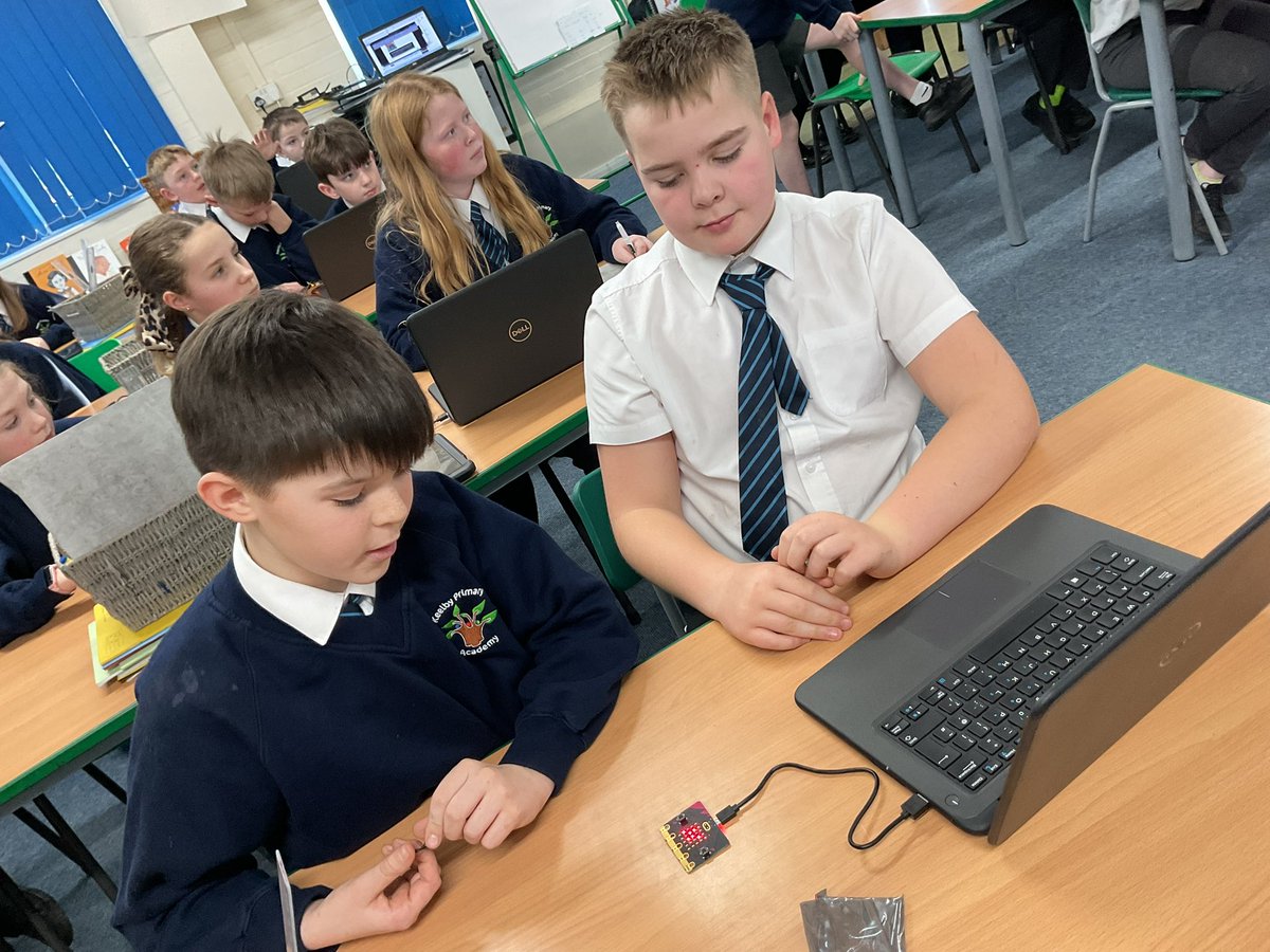 MrsClaassen_KPA's tweet photo. #Keelbyprimary #Keelbycomputing #Keelbyy6 @Keelbyprimary 
In computing, we are using the micro:bit for the first time! https://t.co/IQj1c2jiJH