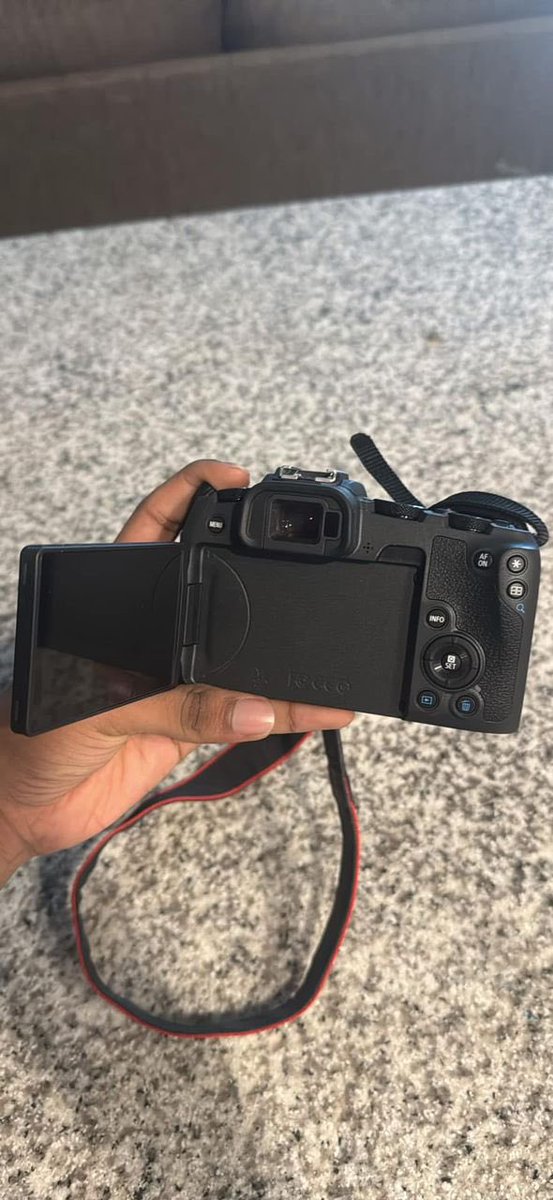 MylerJeff's tweet photo. I'm honored to give away my aunt's cherished Canon Eos R camera, a symbol of her passion for photography. After her courageous battle with colon cancer, I want to keep her memory alive by sharing this gift with an aspiring photographer. https://t.co/CmrK4VYxi5