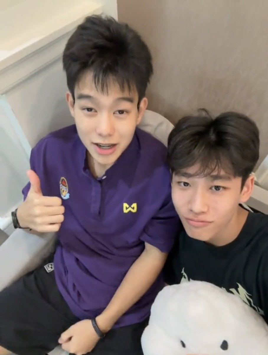 Z0neG's tweet photo. สมัยยังจีบกันใหม่ๆป่ะ น้องภพซบกิตด้วย🥺🥺🥺 https://t.co/vD7ahRyhu3