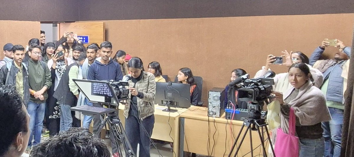 Wings to fly, dreams to fulfil..

Today the students of <a href="/IIMC_India/">Indian Institute of Mass Communication</a> Jammu campus inaugurated the new studio with the latest AV equipment..