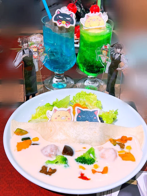 カフェにお邪魔させていただきました2年振りにお仕事で再びだかいちのイラストを担当させていただき、大変光栄です…!個人的に「魔女の雫」がベリーの濃厚なお味&さっぱりと食べれる美味しさで、とっっってもオススメです! 