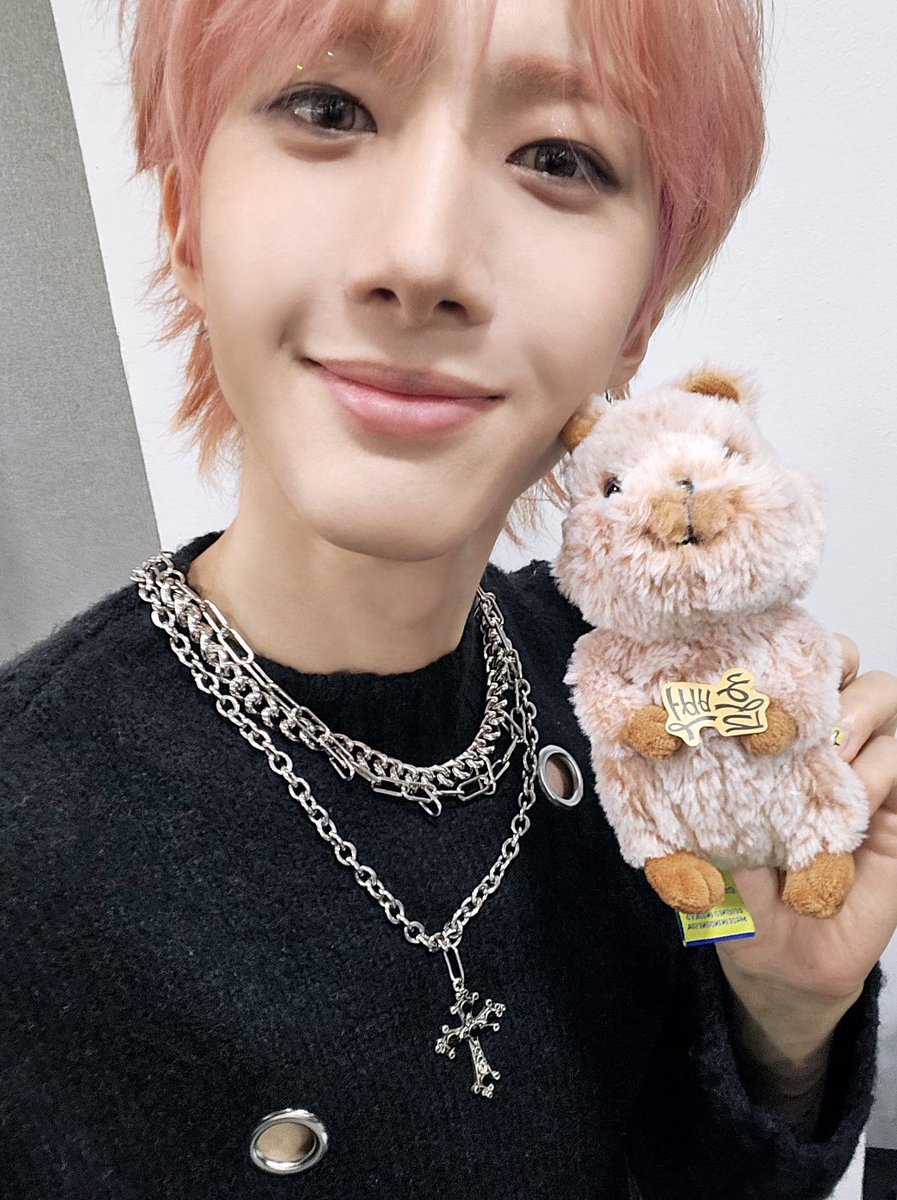 240116 공식 트위터

[📸] HUI 1st Mini Album [WHU IS ME : Complex] SHOW-CON D-DAY

무대를 찢는 후토벤 🎶 후이의 솔로 데뷔 D-DAY! 
두근구근 얼마 남지 않은 시간 🕖
함께 즐겨요 유니버스 💘

#후이 #HUI #이회택 #LEEHOETAEK
#펜타곤 #PENTAGON <a href="/CUBE_PTG/">PENTAGON·펜타곤</a>