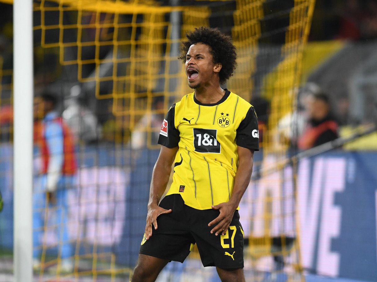 🚨 Chelsea est 𝘁𝗼𝘂𝗷𝗼𝘂𝗿𝘀 𝗲𝗻 𝗱𝗶𝘀𝗰𝘂𝘀𝘀𝗶𝗼𝗻𝘀 pour Karim Adeyemi 🇩🇪 ! 💙👀
 
Les Blues souhaitent recruter l’Allemand de 22 ans cet été. 🔜
 
Naples 🇮🇹 est aussi intéressé par le joueur, mais le montant demandé par Dortmund serait trop élevé. 🤑
 
 🗞 <a href="/cfbayern/">Christian Falk</a>