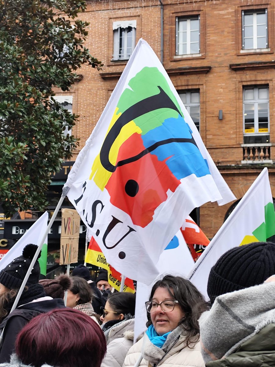 SNES_toulouse's tweet photo. Aujourd'hui, #mobilisation des #AESH à #Toulouse, pour un statut de catégorie B ; la fin de la précarité et une revalorisation salariale ; des emplois à temps plein ; la fin des #PIAL ! https://t.co/MQXdeh2JoQ