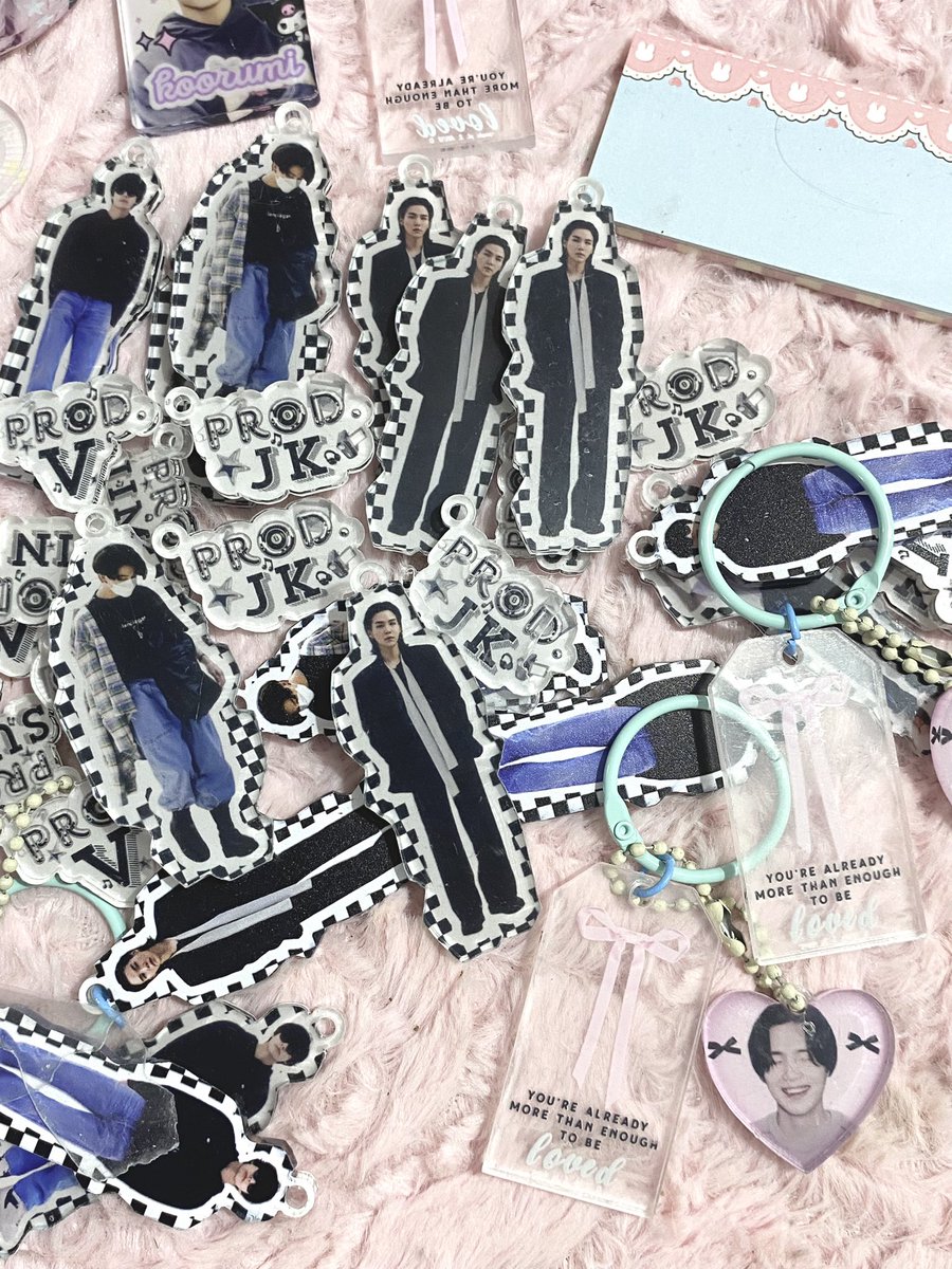 #kittyline_updates

year-end market keyrings are here! shipment will start next week since I will be not around on jan 16-20 🐈

I will be sending your shipping &amp; balance payment forms on your dms 💌 kindly settle your balances this week to avoid late fees, xo kittae 🫶🏻