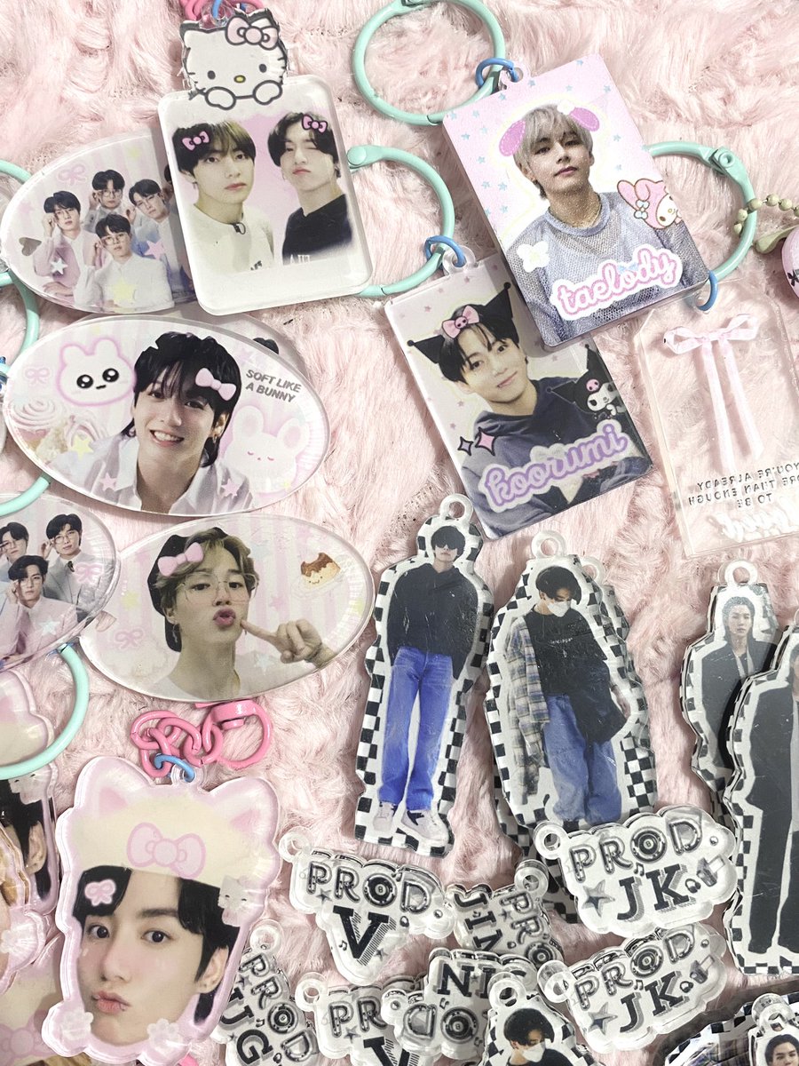 KTTYL1NE's tweet photo. #kittyline_updates

year-end market keyrings are here! shipment will start next week since I will be not around on jan 16-20 🐈

I will be sending your shipping &amp; balance payment forms on your dms 💌 kindly settle your balances this week to avoid late fees, xo kittae 🫶🏻 https://t.co/GKq6Z3UuWf