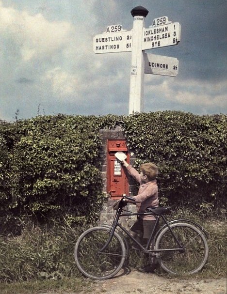 OldEngland1066's tweet photo. England 1928. Cycling through time! Loved this snapshot of a simpler era, where a bike ride and a letter drop were the day's adventures. https://t.co/8ZPshHQy0H