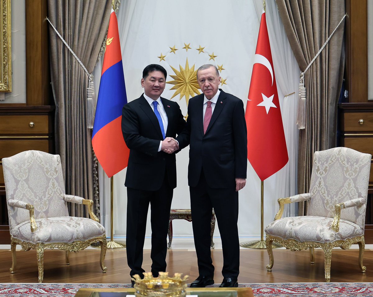 Cumhurbaşkanımız <a href="/RTErdogan/">Recep Tayyip Erdoğan</a>, Türkiye’ye resmî ziyarette bulunan Moğolistan Cumhurbaşkanı Ukhnaa Khurelsukh’u Cumhurbaşkanlığı Külliyesinde resmî törenle karşıladı.