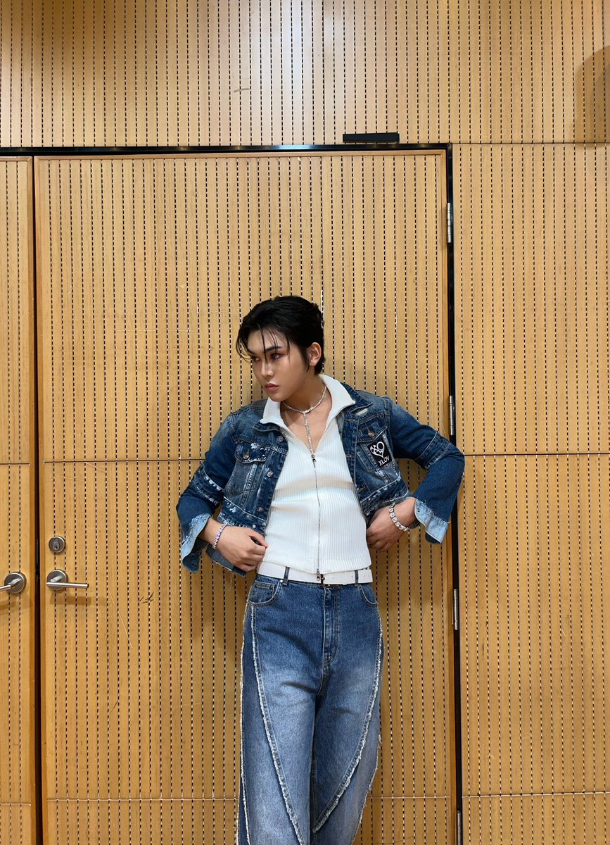 [📸] 250116 XLOV SOCMED UPDATE — #HYUN

"250116 Mnet MCountdown ❤️‍🔥"

#XLOV #엑스러브 #HYUN #현