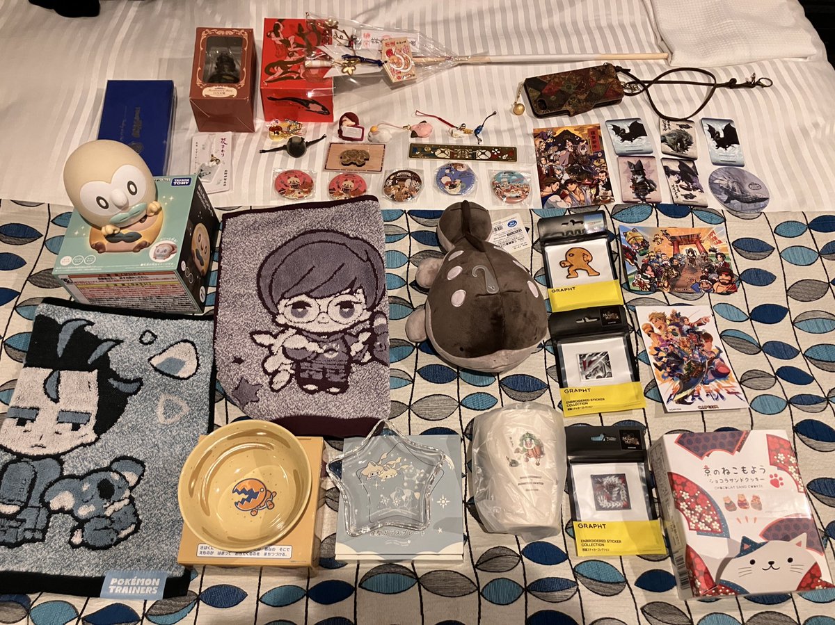 when arrived Japan 2weeks ago, I only carried a fulled suitcase and told myself just sightseeing, no shopping. And,this is what I got at last day of my trip..I’ve bought a new suitcase today. 
There just too much little pretty items with reasonable price😭 I can just ignore them