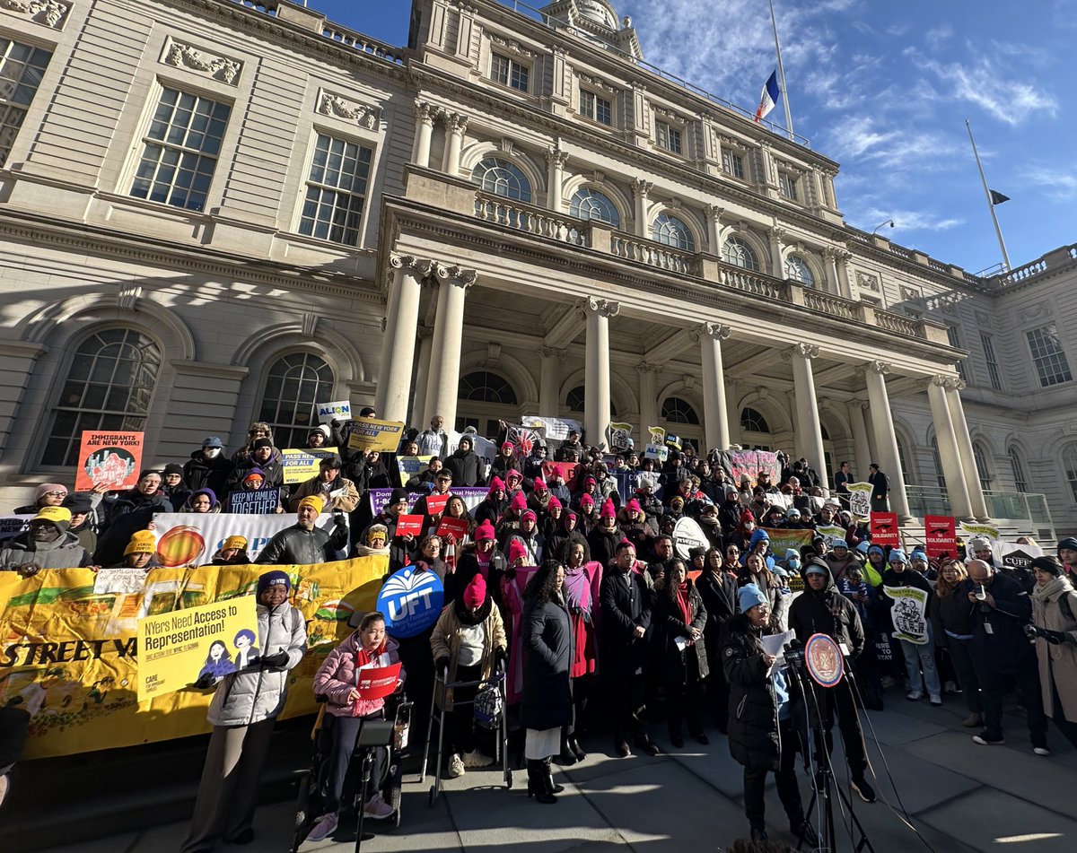 🚨HAPPENING NOW: We're joining 100s outside City Hall to ensure the @nycmayor listens to New Yorkers: 

PROTECT IMMIGRANTS - There is no New York without immigrants!