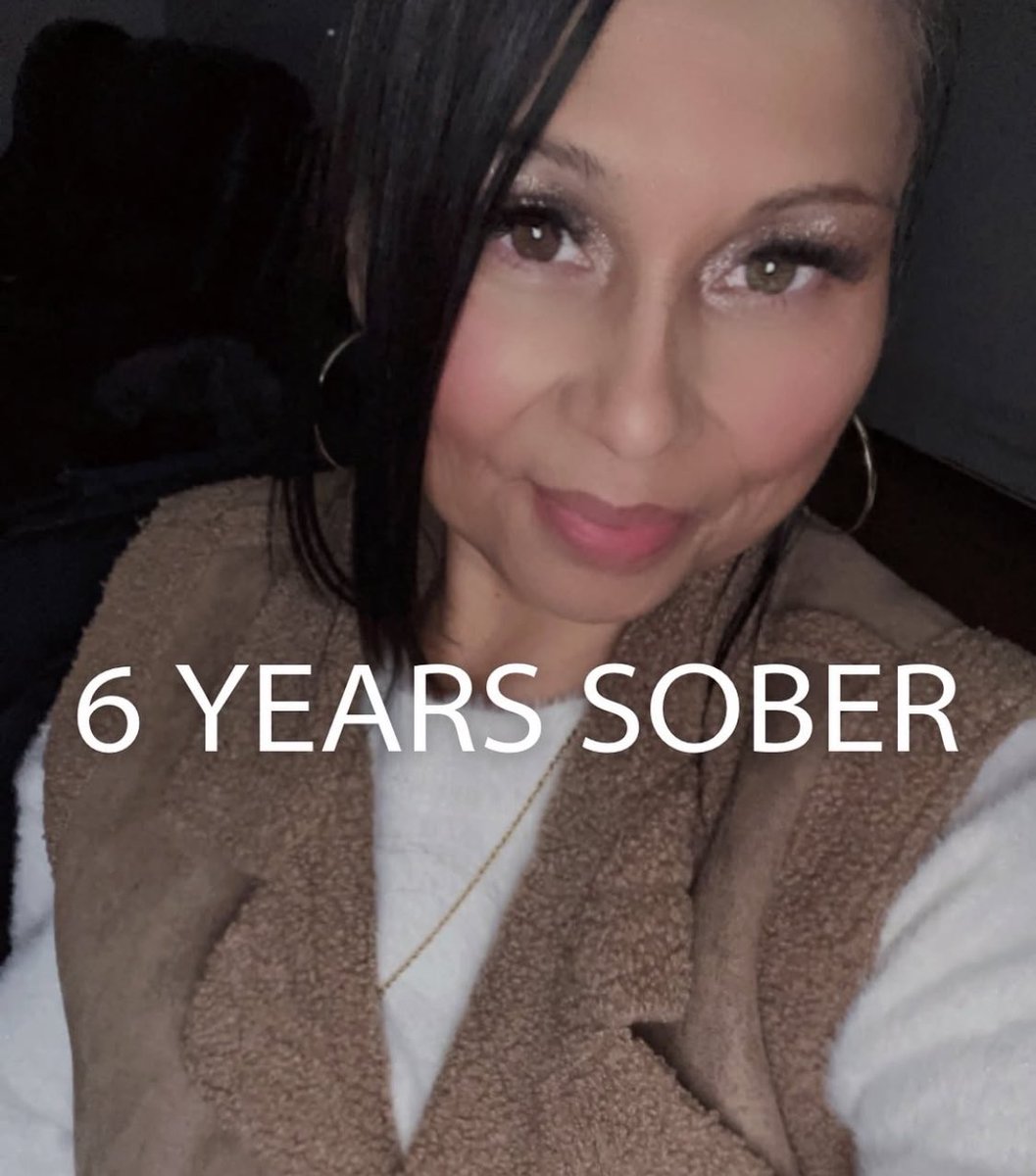 ReintroducinME's tweet photo. 6 years sober! I regret nothing. I don’t look at it as a loss, it’s how can I use what I went through to change my life and how can I help others? #RecoveryPosse #recoverytwt https://t.co/8vn9lPnGY6