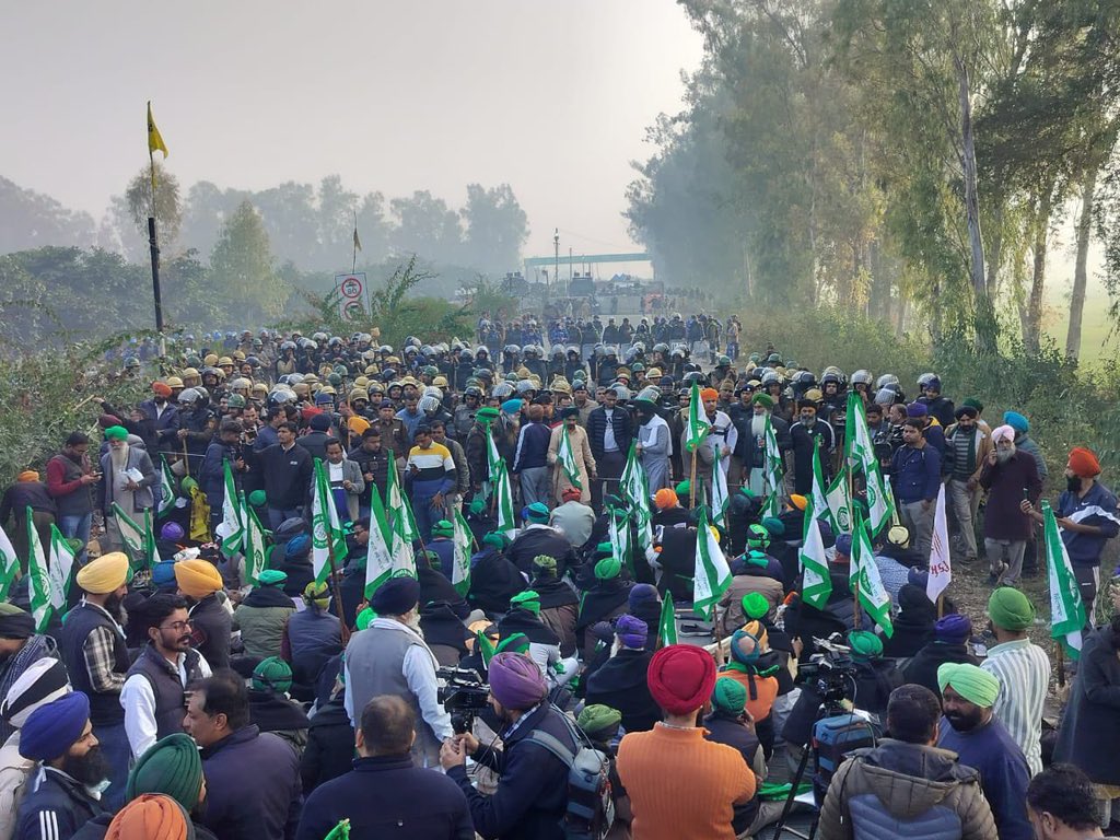 Manjeet Jakhar (@manjeet_jakhar1) on Twitter photo рдХреЗрдВрджреНрд░ рд╕рд░рдХрд╛рд░ рдХрд░реНрдордЪрд╛рд░рд┐рдпреЛрдВ рдХреЗ рд▓рд┐рдП рдЖрдард╡рд╛рдВ рдкреЗ рдХрдореАрд╢рди рд▓реЗрдХреЗ рдЖрдИ рд╣реИ рд╕рдмрдореЗрдВ рдЦреБрд╢реА рдХреА рд▓рд╣рд░ рд╣реИ рдХрд┐рд╕реА рдХреЛ рдХреЛрдИ рд╢рд┐рдХрд╛рдпрдд рдирд╣реАрдВ
рд▓реЗрдХрд┐рди рдЬреИрд╕реЗ рдХрд┐рд╕рд╛рди рдХреЗ MSP рдХрд╛ рдЬрд┐рдХреНрд░ рдЖрддрд╛ рд╣реИ рддреЛ рдпрд╣реА рд▓реЛрдЧ рдорд╛рддрдо рдордирд╛рдиреЗ рд▓рдЧ рдЬрд╛рддреЗ рд╣реИ
рдХреНрдпрд╛ рдХрд┐рд╕рд╛рди рд░реЛрдб рдкрд░ рддрдбрд╝рдк рддрдбрд╝рдк рдХрд░ рдорд░рдиреЗ рдХреЗ рд▓рд┐рдП рд╣реИ??
#рдореИрдВ_рднреА_рдбрд▓реНрд▓реЗрд╡рд╛рд▓
#8thpaycommission рдХреЗрдВрджреНрд░ рд╕рд░рдХрд╛рд░ рдХрд░реНрдордЪрд╛рд░рд┐рдпреЛрдВ рдХреЗ рд▓рд┐рдП рдЖрдард╡рд╛рдВ рдкреЗ рдХрдореАрд╢рди рд▓реЗрдХреЗ рдЖрдИ рд╣реИ рд╕рдмрдореЗрдВ рдЦреБрд╢реА рдХреА рд▓рд╣рд░ рд╣реИ рдХрд┐рд╕реА рдХреЛ рдХреЛрдИ рд╢рд┐рдХрд╛рдпрдд рдирд╣реАрдВ
рд▓реЗрдХрд┐рди рдЬреИрд╕реЗ рдХрд┐рд╕рд╛рди рдХреЗ MSP рдХрд╛ рдЬрд┐рдХреНрд░ рдЖрддрд╛ рд╣реИ рддреЛ рдпрд╣реА рд▓реЛрдЧ рдорд╛рддрдо рдордирд╛рдиреЗ рд▓рдЧ рдЬрд╛рддреЗ рд╣реИ
рдХреНрдпрд╛ рдХрд┐рд╕рд╛рди рд░реЛрдб рдкрд░ рддрдбрд╝рдк рддрдбрд╝рдк рдХрд░ рдорд░рдиреЗ рдХреЗ рд▓рд┐рдП рд╣реИ??
#рдореИрдВ_рднреА_рдбрд▓реНрд▓реЗрд╡рд╛рд▓
#8thpaycommission