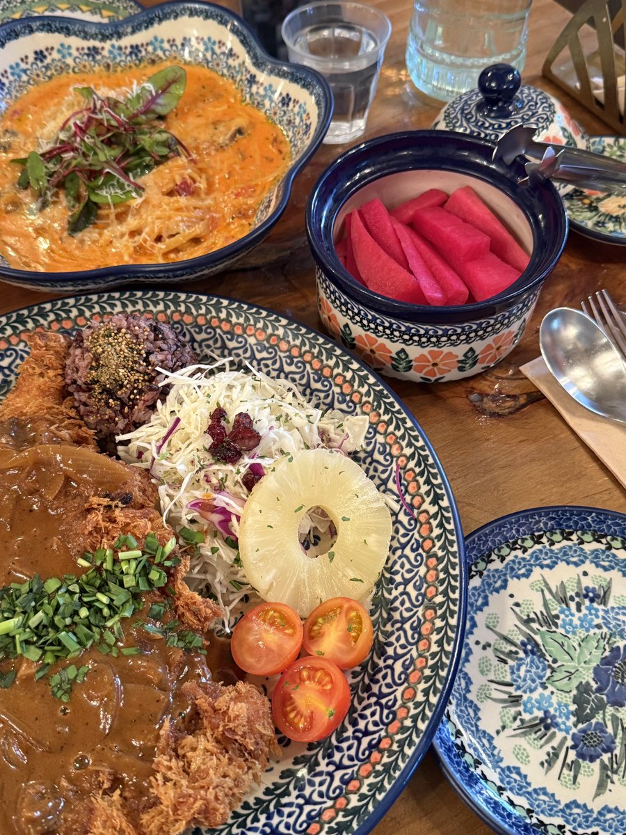 Nonmi425's tweet photo. 백현아, 이 식당은 엄청 맛있어!!( •؎ •)돈까스 완전 대발 https://t.co/Wv0ctL6x1j