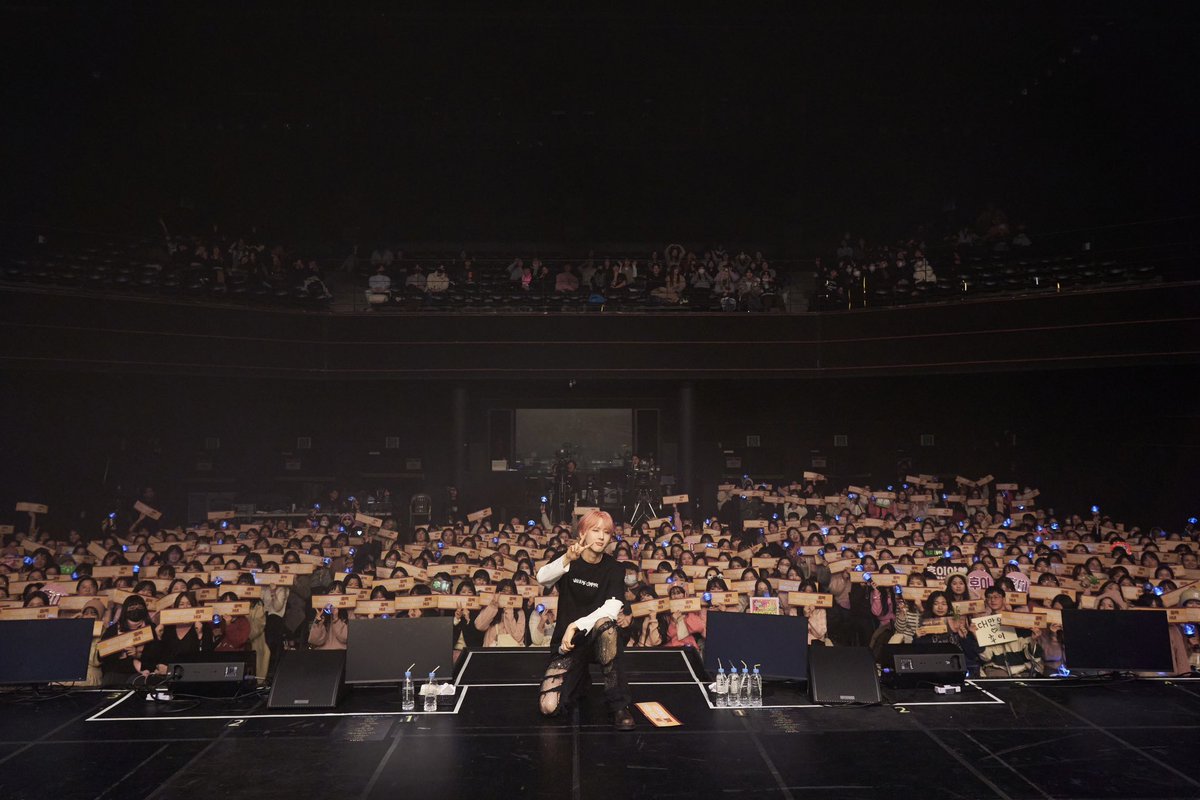 240116 공식 트위터

[📸] 240116 @ HUI 1st Mini Album [WHU IS ME : Complex] SHOW-CON 

유니버스를 위해 열심히 준비한 오늘 👏
처음으로 선보인 ‘흠뻑’ 무대와 다양한 노래 선물들 🎁 🎤 
앞으로도 초대형 써클형 아티스트 후이의 모든 날들을 함께해 주세요 🥰 

#후이 #HUI #이회택 #LEEHOETAEK