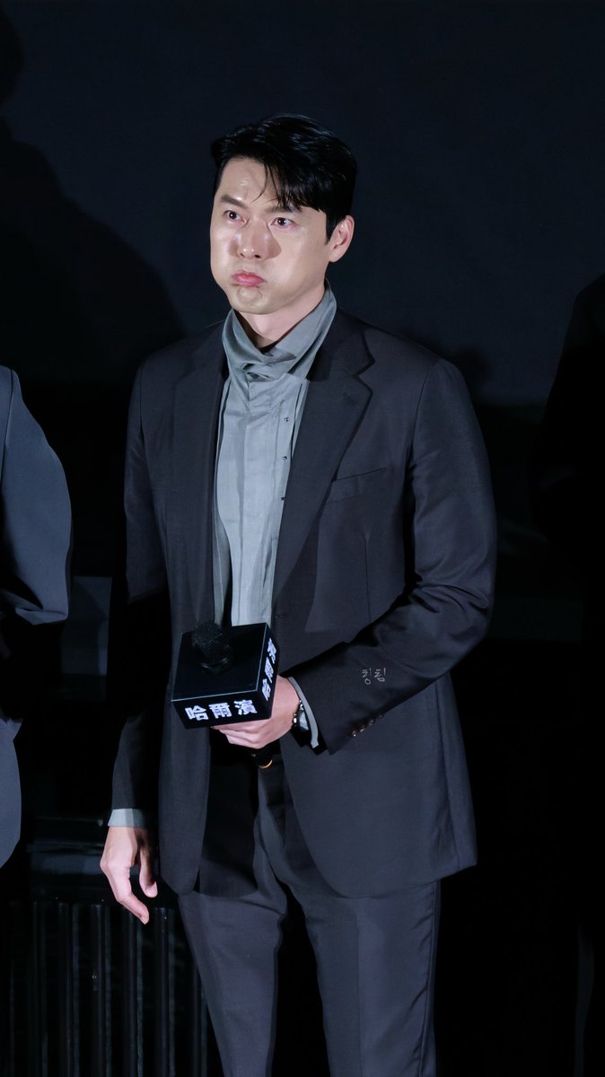 wanting821015's tweet photo. 현빈오빠~~~

#玄彬 #현빈  #ヒョンビン #HYUNBIN  #하얼빈 https://t.co/FS1XXQrZnv