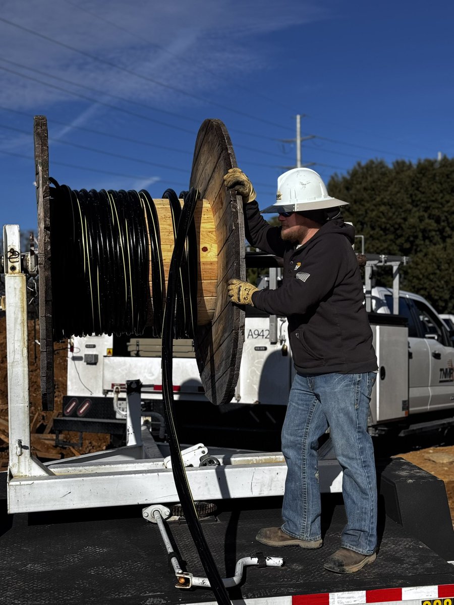 TNMP's tweet photo. Our Lewisville crew is hard at work pulling in secondary wire to set a new transformer, ensuring reliable power for our community. We’re proud of their dedication to keeping everything running smoothly.
#PoweringCommunities #HardWorkInAction #Linework https://t.co/8P4ihl19YV