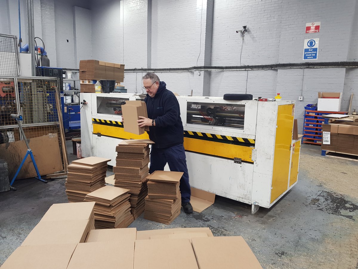 teakcroft_ltd's tweet photo. As a small team at Teakcroft everyone joins in to assist with satisfying our customers requests for packaging. Our Production Manager is often found getting dirty on the shop floor ensuring the boxes  are produced in a timely manner to meet our clients expectations. 
#packaging https://t.co/Wtqf9ruWga