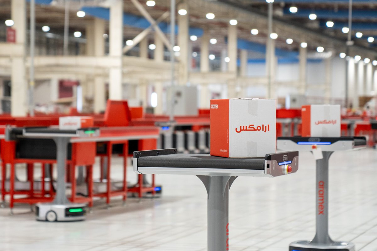 Aramex_KSA's tweet photo. برعاية من سعادة وكيل وزارة الخدمات اللوجستية أ.ريان البكري، تم تدشين نظام الأتمتة الروبوتية لفرز الشحنات في منشأة #أرامكس_السعودية بميناء جده الإسلامي كما اطلع سعادته على خطط أرامكس المستقبلية في مشاريع الإستدامة ومنتجات #أرامكس المبتكرة. https://t.co/NEZ6L9Tjzj