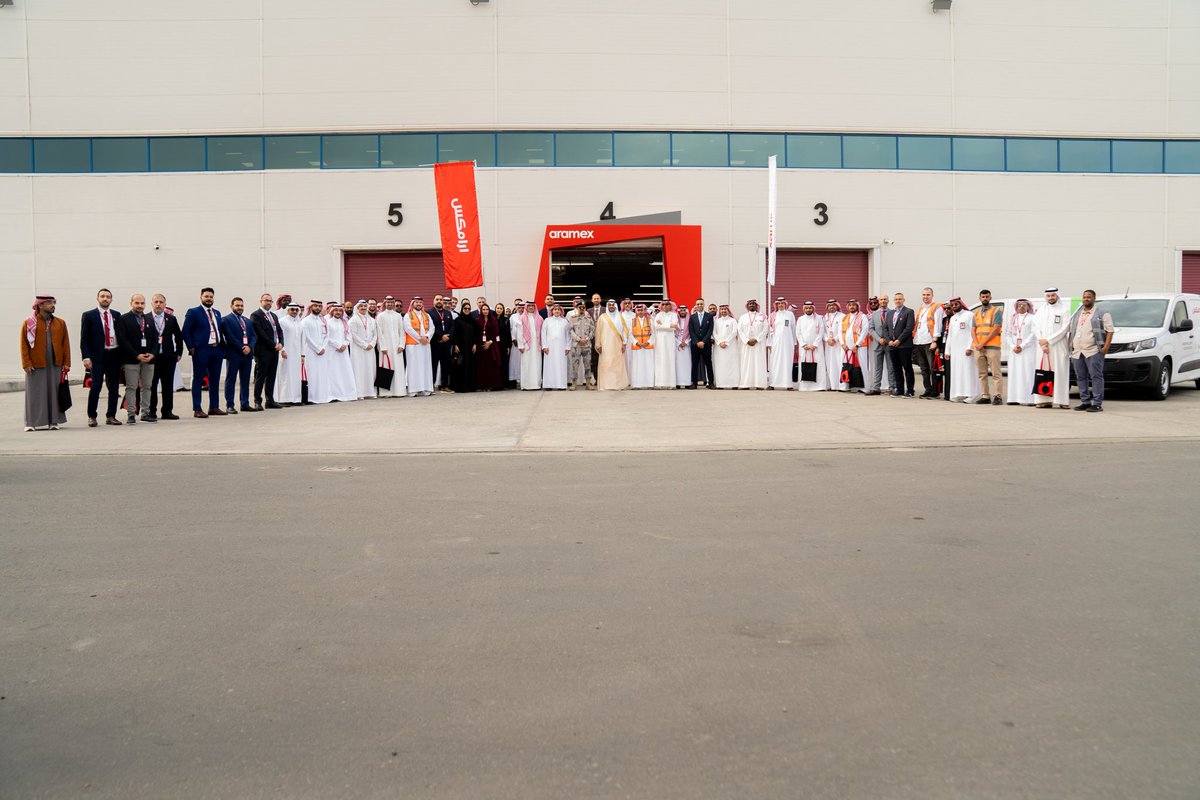 برعاية من سعادة وكيل وزارة الخدمات اللوجستية أ.ريان البكري، تم تدشين نظام الأتمتة الروبوتية لفرز الشحنات في منشأة #أرامكس_السعودية بميناء جده الإسلامي كما اطلع سعادته على خطط أرامكس المستقبلية في مشاريع الإستدامة ومنتجات #أرامكس المبتكرة.
