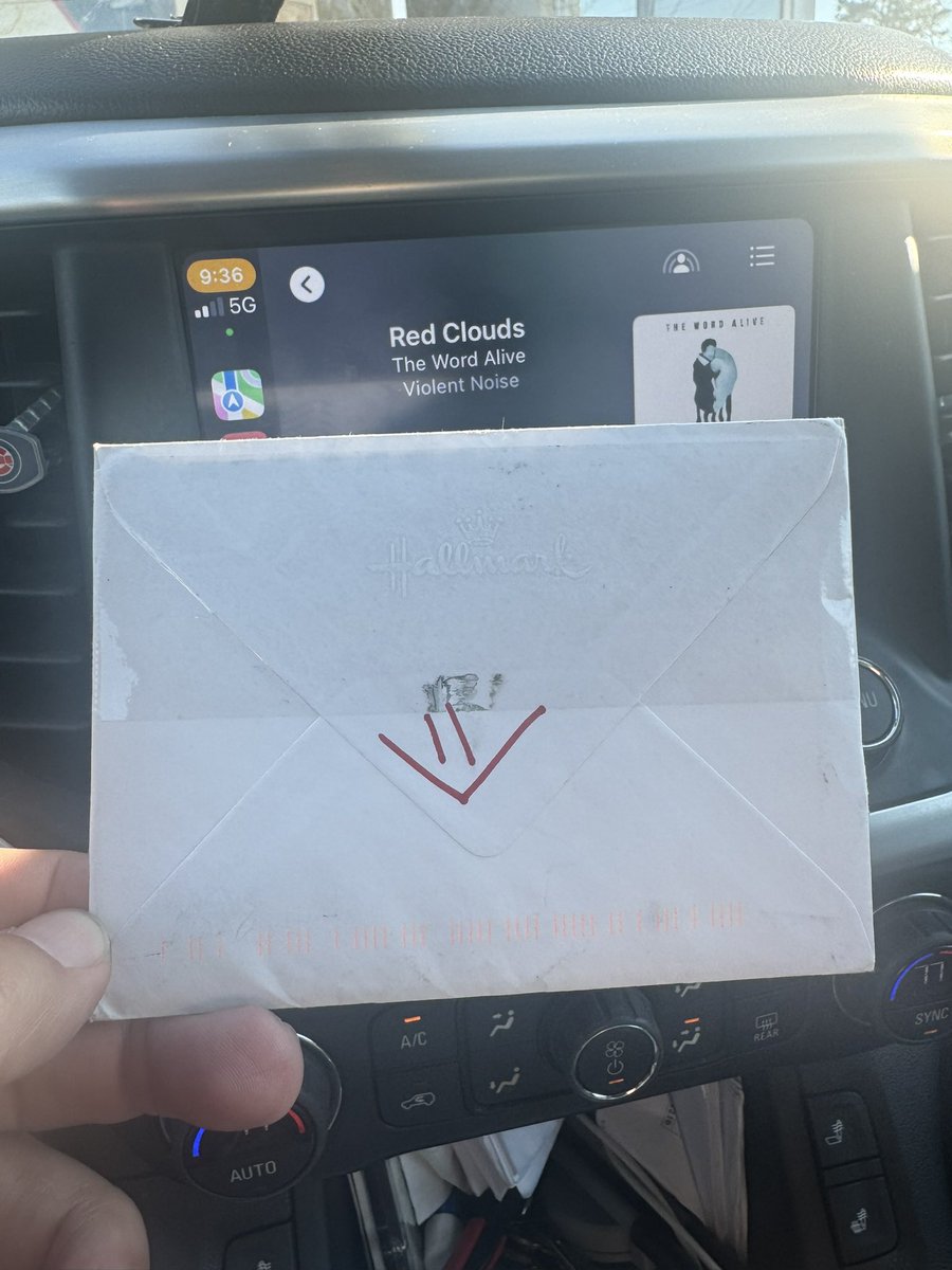 GoCubbies22's tweet image. Big thanks to @DarlaRae for sending these 2 cards cross country to me here in SC. @TheWordAlive family is alive and well.