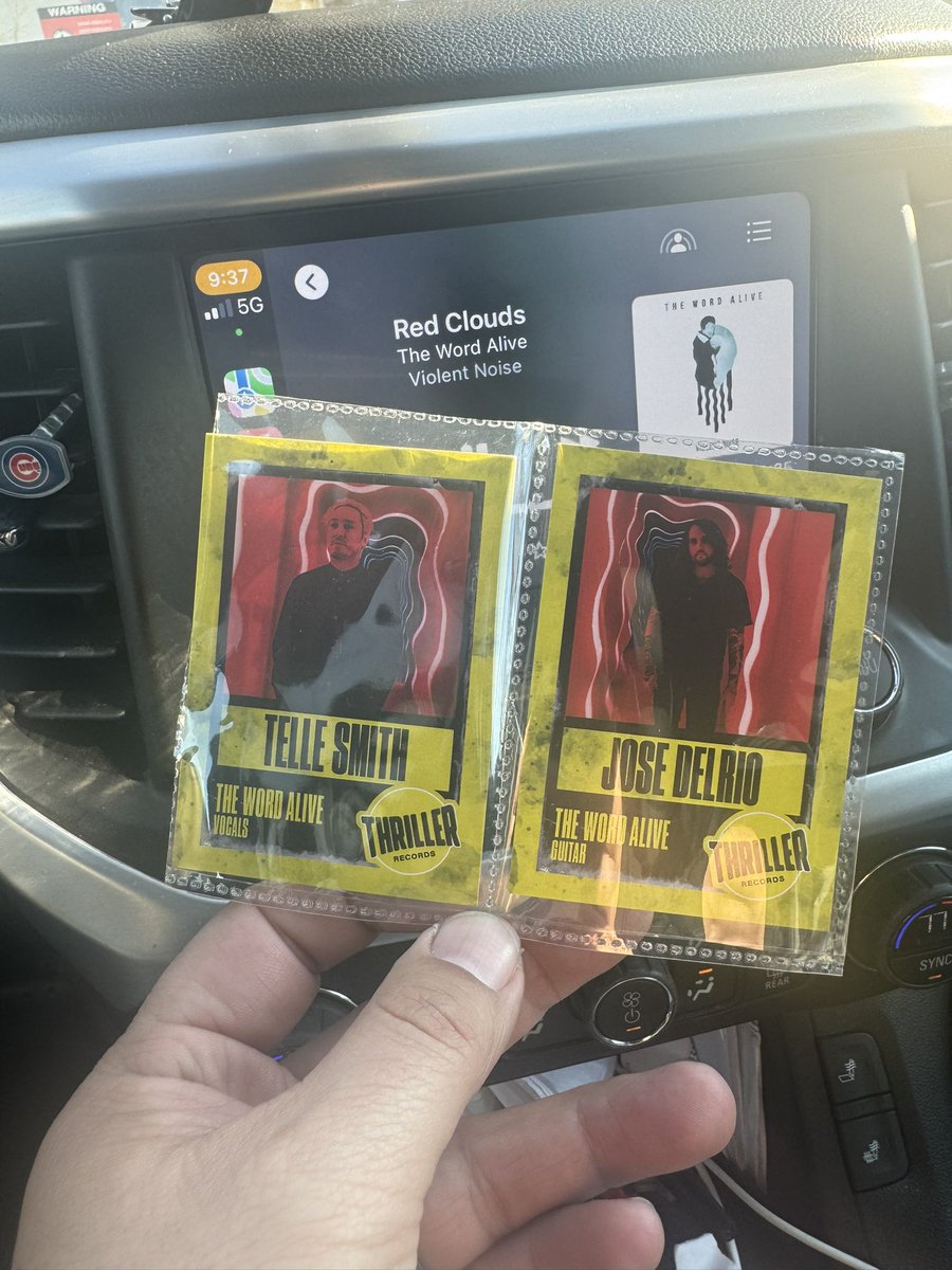GoCubbies22's tweet image. Big thanks to @DarlaRae for sending these 2 cards cross country to me here in SC. @TheWordAlive family is alive and well.
