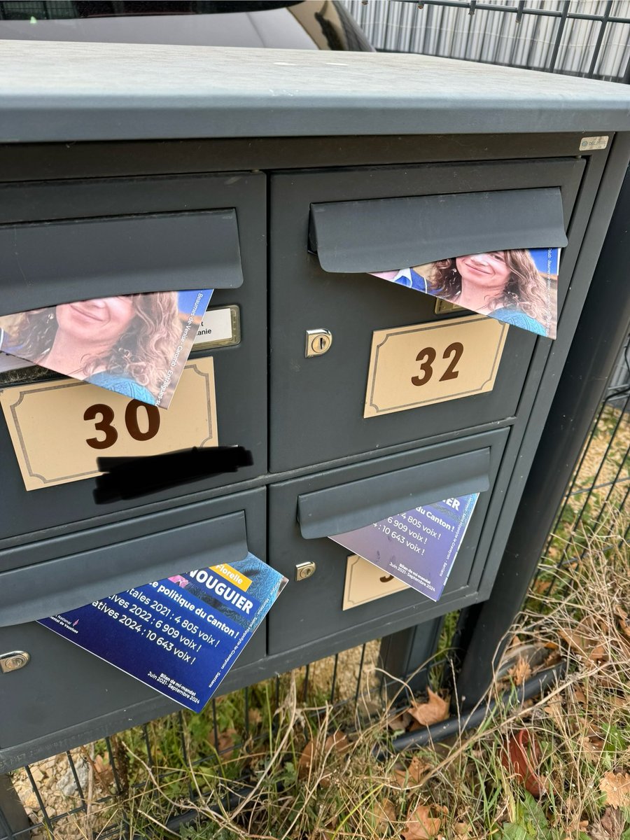 Florelle84's tweet photo. Session de boîtage avec mon Gillou sur #caromb pour distribuer notre tract mi-mandat 💪 Plus de 1000 tracts sont tombés 🥰 accompagnés par la carte de notre députée @CathRimbert84
#cantonmonteux
#eluedeterrain
#vaucluse
#antidryjanuary https://t.co/1keDO4T3by