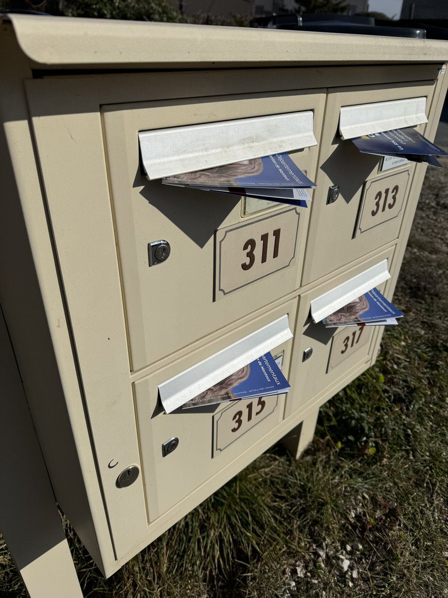 Florelle84's tweet photo. Session de boîtage avec mon Gillou sur #caromb pour distribuer notre tract mi-mandat 💪 Plus de 1000 tracts sont tombés 🥰 accompagnés par la carte de notre députée @CathRimbert84
#cantonmonteux
#eluedeterrain
#vaucluse
#antidryjanuary https://t.co/1keDO4T3by