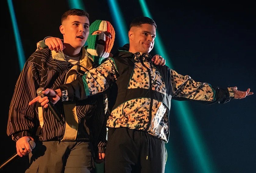 La acaban de nominar a seis premios Bafta y es una de las películas más divertidas del año: 'Kneecap' es todo lo contrario a un biopic musical. Está en Filmin indienauta.com/kneecap/