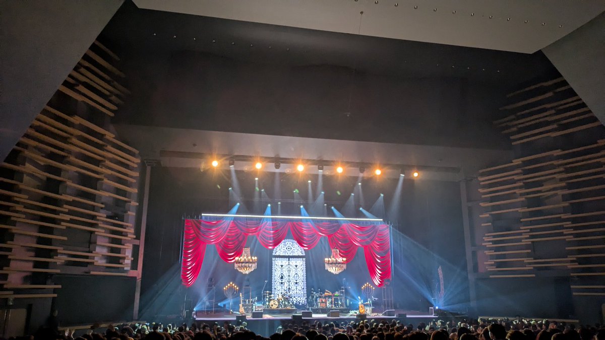 Night_Journey46's tweet image. 2025.01.16 @昭和女子大学人見記念講堂
SUPER BEAVER
「アコースティックのラクダ 2025 〜 突然トッツゼン 〜」
アコースティックツアー東京2日目。
シンガロングやMCといったビーバーのライブの醍醐味といえる部分は残しつつ、このツアーのために再構築された曲たちは何度聴いても新鮮で最高でした!