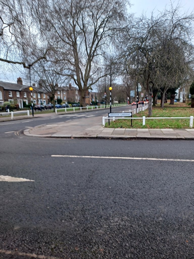 MPSEalingCommon's tweet photo. Currently on foot patrol around #ealingcommon ward to deter crime and ASB. If you see us, please say ๐ https://t.co/LtdW6CVmtW