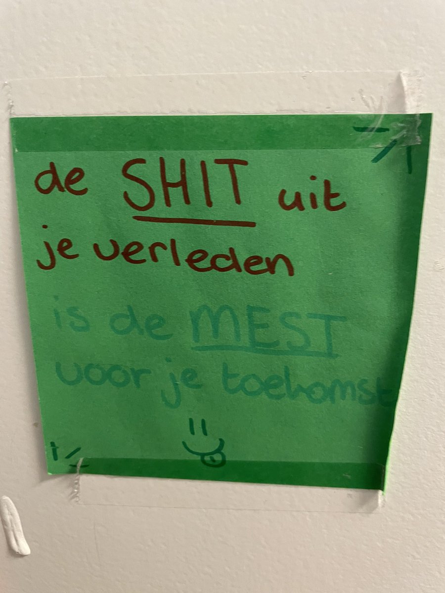 Op het toilet van de kliniek waar dochter nu in week 5 zit, nog 7 te gaan.
