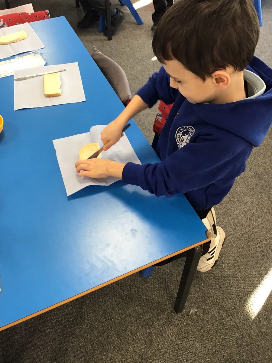 HilderthorpeSch's tweet photo. 1KM have had a fantastic afternoon making a Jam sandwich π₯ͺ #hildPSHE https://t.co/dFsh1BIc3r