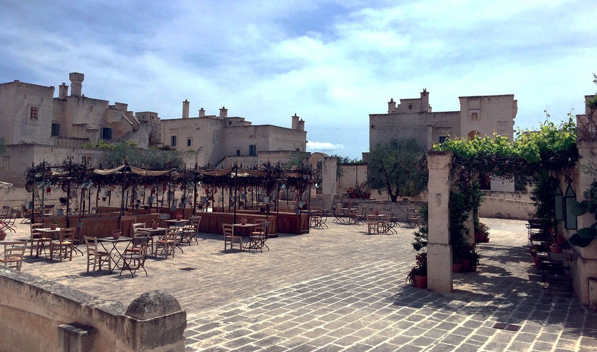 In the latest edition of our bilingual feature, Tom Alberto Bull reports on the recent G7 summit hosted by Italy at luxury hotel Borgo Egnazia in Puglia.

Read it here: italytravelandlife.com/learn-italian/…