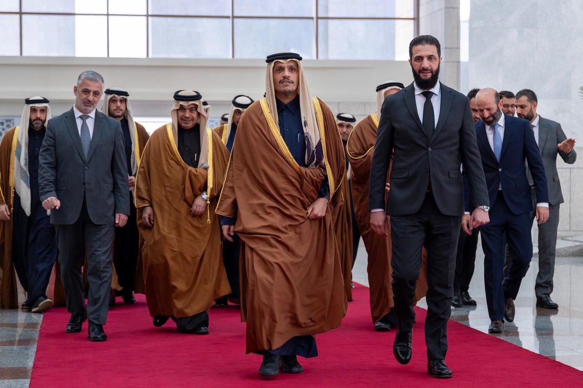 MBA_AlThani_'s tweet photo. سعدت اليوم بزيارتي إلى دمشق وبلقاء سعادة الأخ أحمد الشرع القائد العام للإدارة السورية الجديدة. دولة قطر ملتزمة بتقديم الدعم للأشقاء السوريين في المرحلة الانتقالية بالتنسيق مع الشركاء الإقليميين والدوليين. الشعب السوري الذي عانى في السنوات الماضية يستحق اليوم وقفة داعمة من الجميع. https://t.co/6Kth6zX0Ja