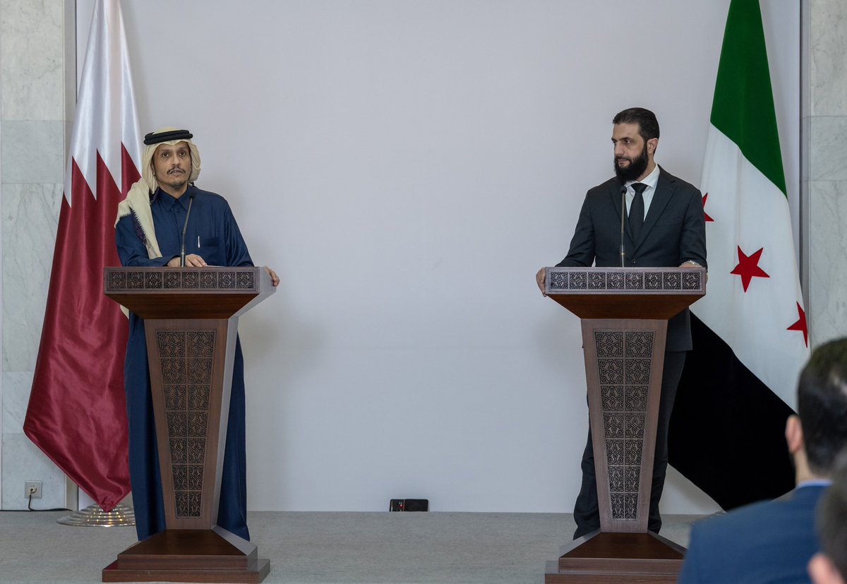 MBA_AlThani_'s tweet photo. سعدت اليوم بزيارتي إلى دمشق وبلقاء سعادة الأخ أحمد الشرع القائد العام للإدارة السورية الجديدة. دولة قطر ملتزمة بتقديم الدعم للأشقاء السوريين في المرحلة الانتقالية بالتنسيق مع الشركاء الإقليميين والدوليين. الشعب السوري الذي عانى في السنوات الماضية يستحق اليوم وقفة داعمة من الجميع. https://t.co/6Kth6zX0Ja