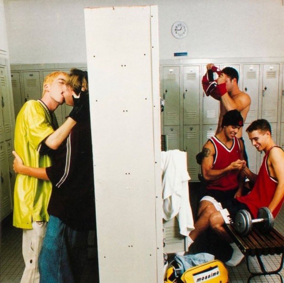 regnotes's tweet photo. jegulus in the quidditch locker after a slytherin and gryffindor match https://t.co/X4wHAhMl5g