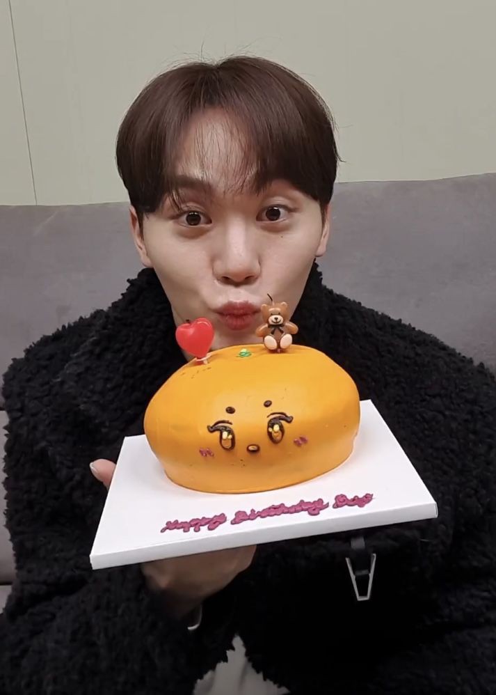 miawjunpie's tweet photo. ๐พ : 'mana kue ultah lu bang?'
๐ : 'nii'~ ๐
๐พ : 'idih apaan kue taun brpa itu?!?!! setoran dulu sini kue barunya manaaa?!?!'
๐ : 'sini kue lu aja gweh makan'
๐พ : 'IHHHH KWANN'๐ ๐ค๐ป
agenda #BOOLALA gelut tiap tahun๐๐คผโโ๏ธ
#CSD #CaratSelcaDay #SEUNGKWAN #SEVENTEEN @pledis_17 https://t.co/MoH3rw6vt5