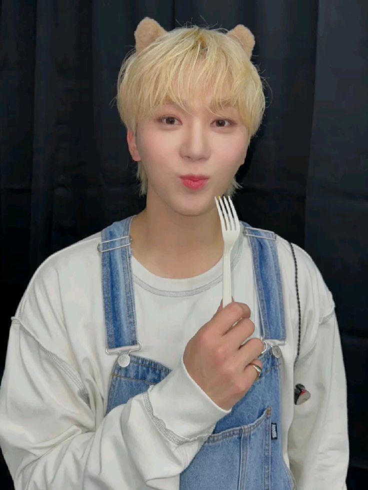 miawjunpie's tweet photo. ๐พ : 'mana kue ultah lu bang?'
๐ : 'nii'~ ๐
๐พ : 'idih apaan kue taun brpa itu?!?!! setoran dulu sini kue barunya manaaa?!?!'
๐ : 'sini kue lu aja gweh makan'
๐พ : 'IHHHH KWANN'๐ ๐ค๐ป
agenda #BOOLALA gelut tiap tahun๐๐คผโโ๏ธ
#CSD #CaratSelcaDay #SEUNGKWAN #SEVENTEEN @pledis_17 https://t.co/MoH3rw6vt5