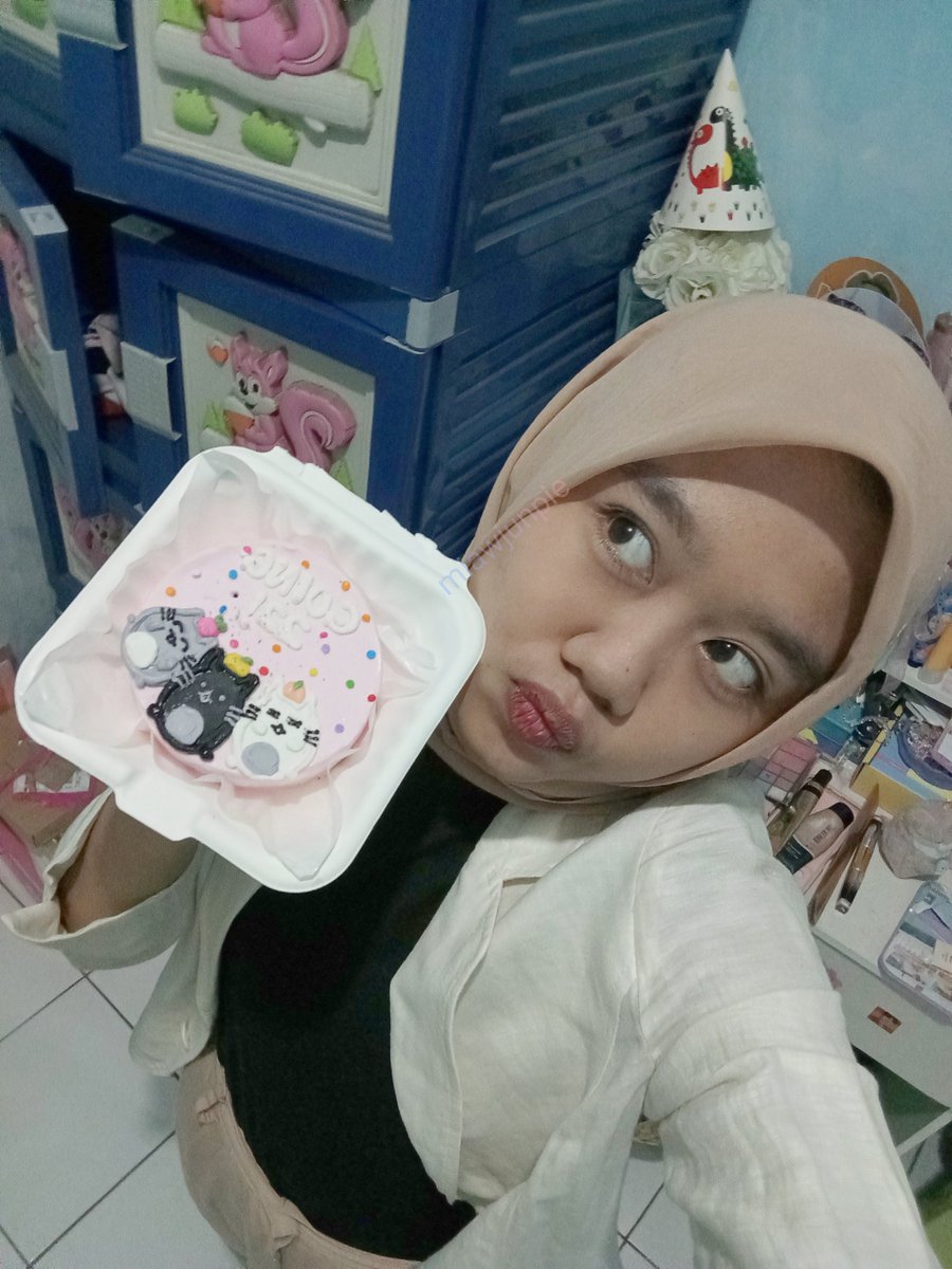 miawjunpie's tweet photo. ๐พ : 'mana kue ultah lu bang?'
๐ : 'nii'~ ๐
๐พ : 'idih apaan kue taun brpa itu?!?!! setoran dulu sini kue barunya manaaa?!?!'
๐ : 'sini kue lu aja gweh makan'
๐พ : 'IHHHH KWANN'๐ ๐ค๐ป
agenda #BOOLALA gelut tiap tahun๐๐คผโโ๏ธ
#CSD #CaratSelcaDay #SEUNGKWAN #SEVENTEEN @pledis_17 https://t.co/MoH3rw6vt5