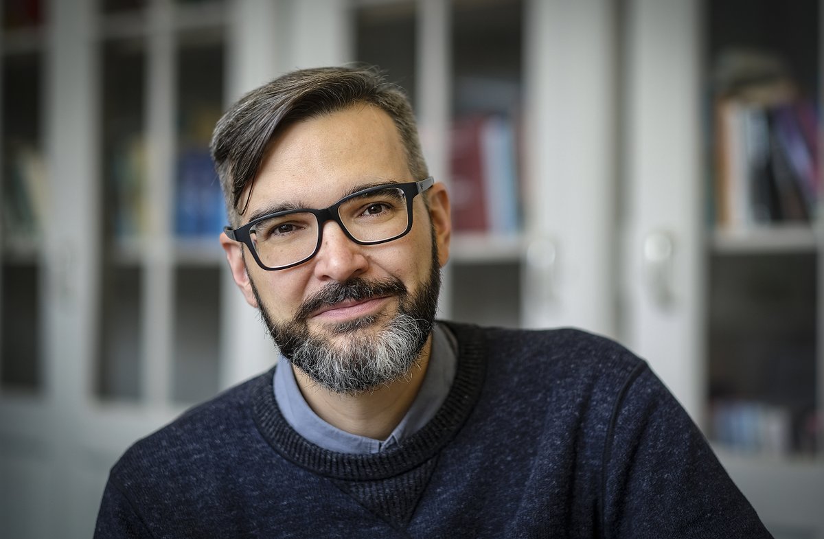 FASoS Maastricht (@fasosmaastricht) on Twitter photo Will one of the most powerful nations soon be led by a fascist? In an interview with Observant, <a href="/pablo_delhierro/">Pablo del Hierro</a> says it's not so simple. Trumpism shares traits with fascism but lacks its revolutionary, paramilitary structure.
Read the interview 👉 tinyurl.com/u8ysmc6v Will one of the most powerful nations soon be led by a fascist? In an interview with Observant, <a href="/pablo_delhierro/">Pablo del Hierro</a> says it's not so simple. Trumpism shares traits with fascism but lacks its revolutionary, paramilitary structure.
Read the interview 👉 tinyurl.com/u8ysmc6v