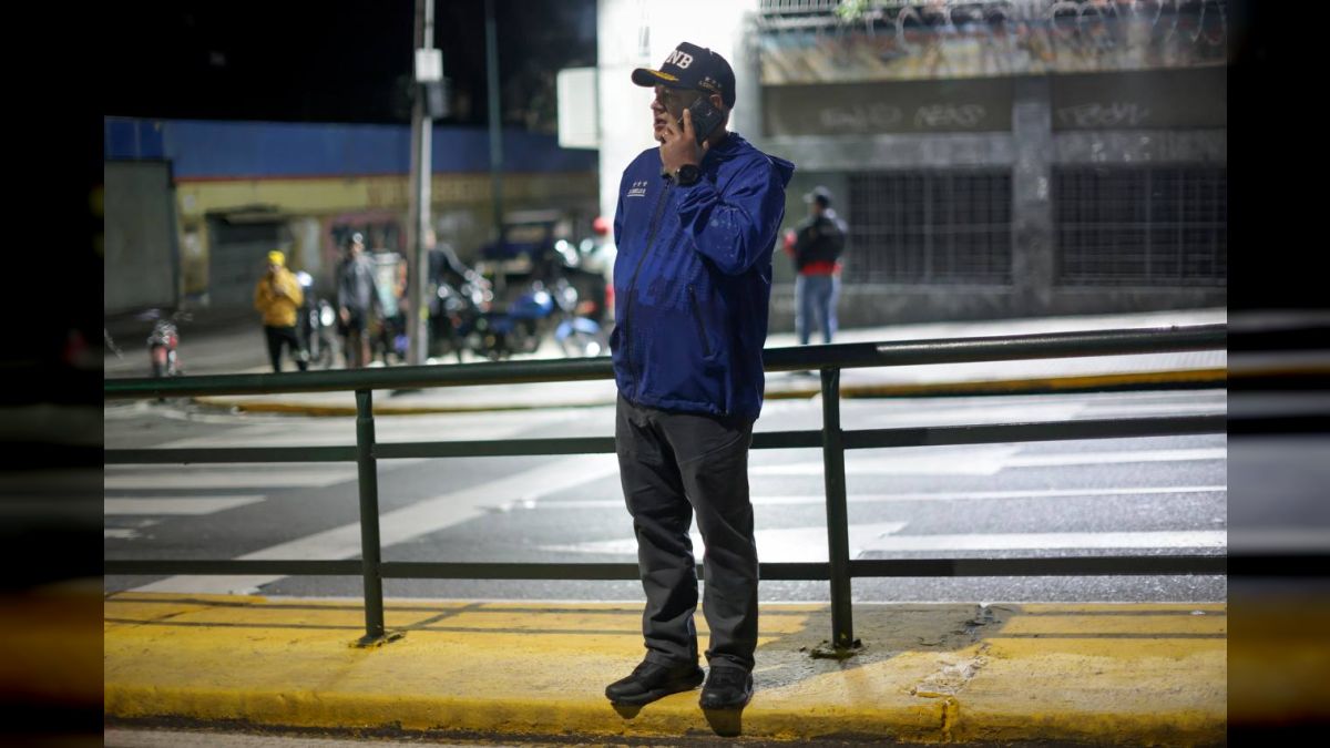 johanavivas56's tweet photo. #16Ene | "Hoy es 16 de  enero salimos del mazo  y nos vinimos por aquí por la avenida Andrés Bello  a dar una vuelta  y ver  cómo está Caracas. Caracas está en calma, Venezuela está en calma" así lo dijo el Vpdte. Sectorial, @dcabellor este jueves. 

#ULTIMAHORA https://t.co/UBfMdaJ2BS