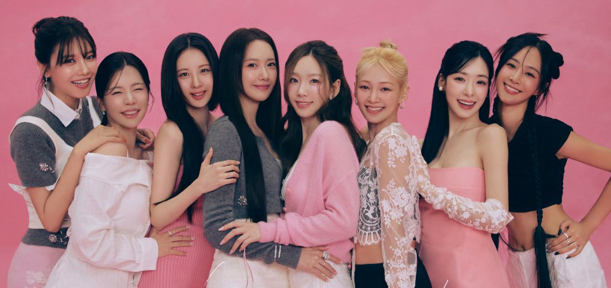 AboutMusicYT's tweet photo. Girls Generation in newly shared group photos. https://t.co/r1hSrRDQqZ