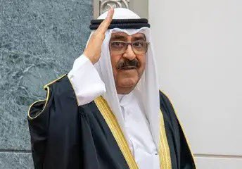 افرحوا يا أهل الكويت

الموس على كل الرؤوس، والخير بقبال.

بعد ما تم نهب واحتلال ثروات الكويت من قِبل بعض السياسيين والتجار وأسماء كبيرة خانت الأمانة في غفلة من الزمن، جاء ولي أمرنا صاحب السمو الشيخ مشعل الأحمد الجابر الصباح بحزمه وعزمه، ليبدأ بمحاسبة الجميع، القريب قبل البعيد،